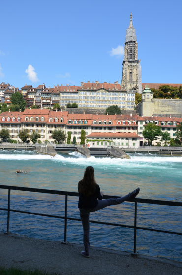 Jambe sur la barre au bord de l'Aar. Berne, 06/09/2014
